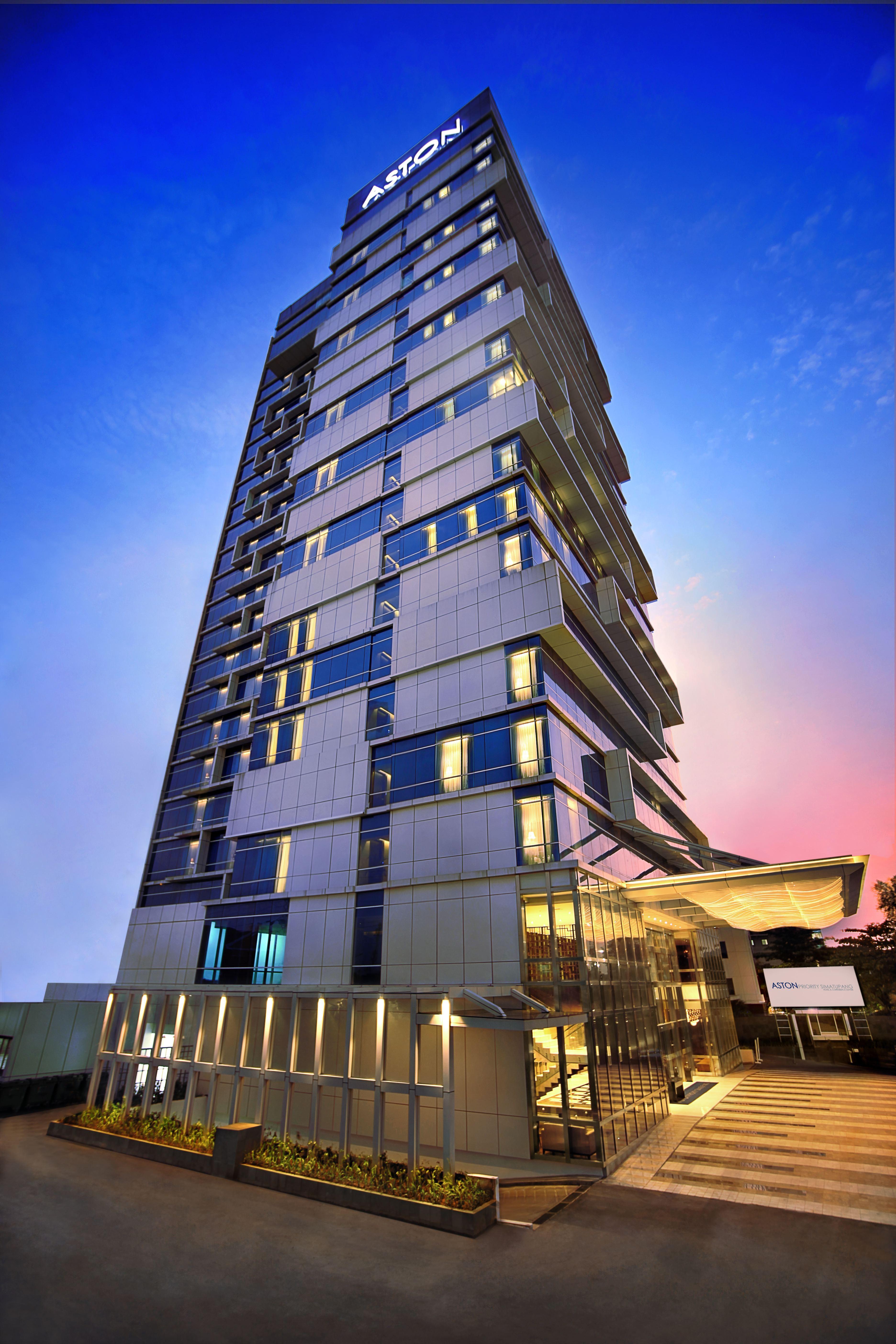 Aston Priority Simatupang Hotel And Conference Center Jakarta Exteriör bild