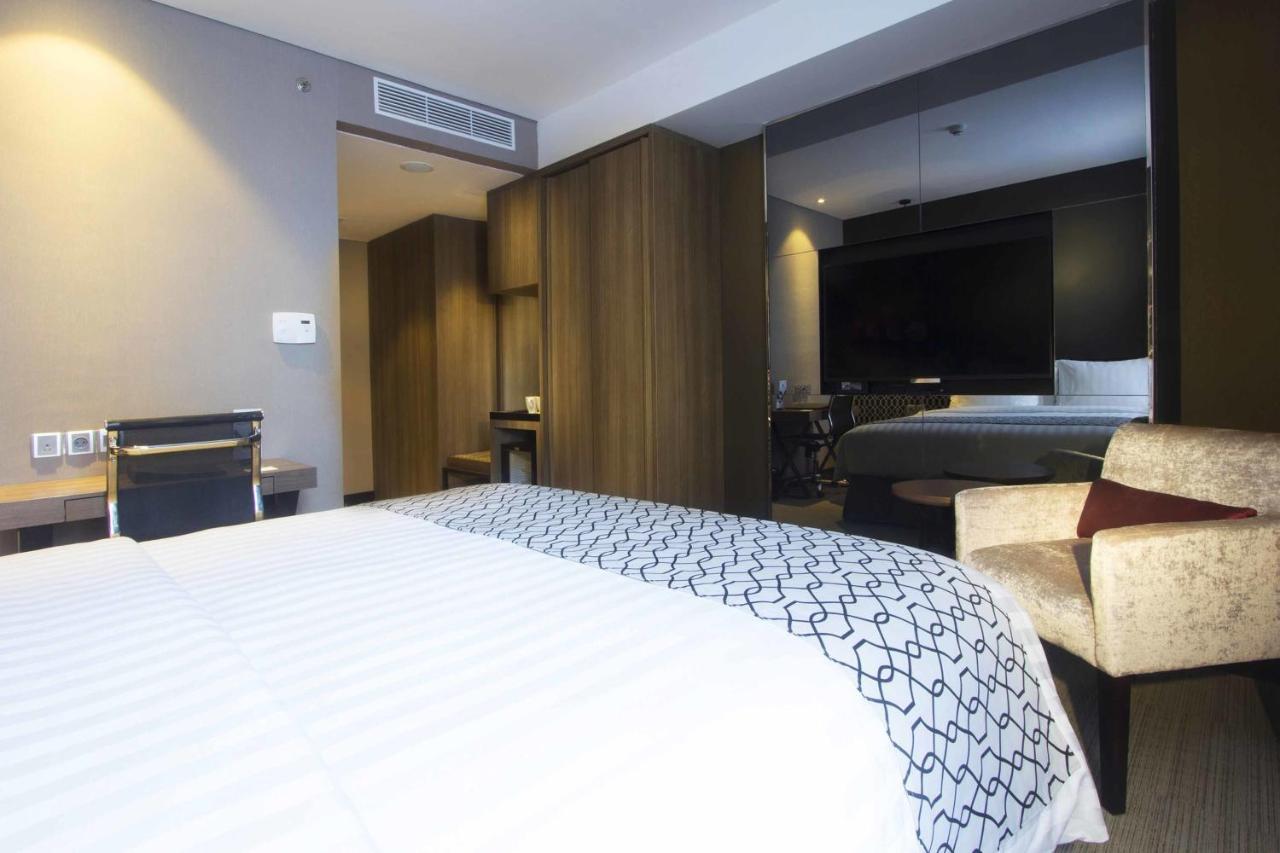 Aston Priority Simatupang Hotel And Conference Center Jakarta Exteriör bild