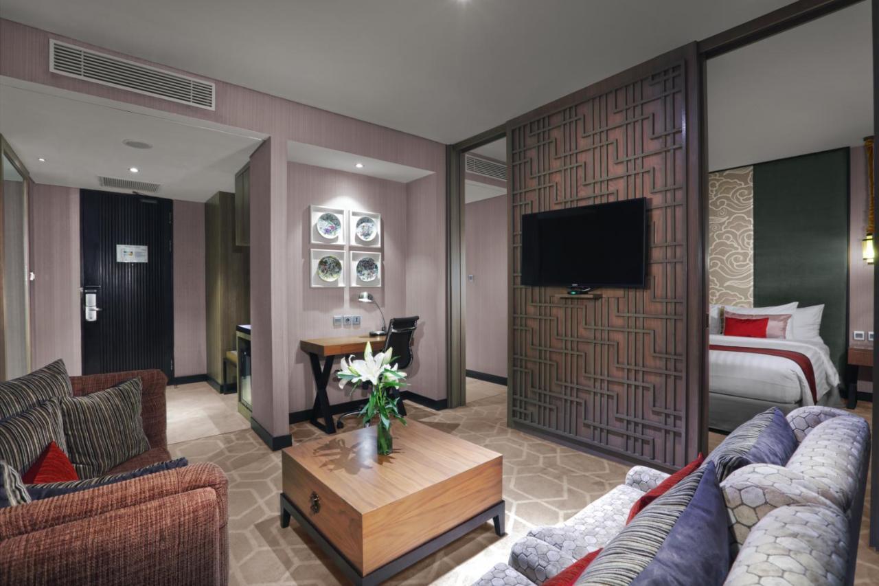 Aston Priority Simatupang Hotel And Conference Center Jakarta Exteriör bild