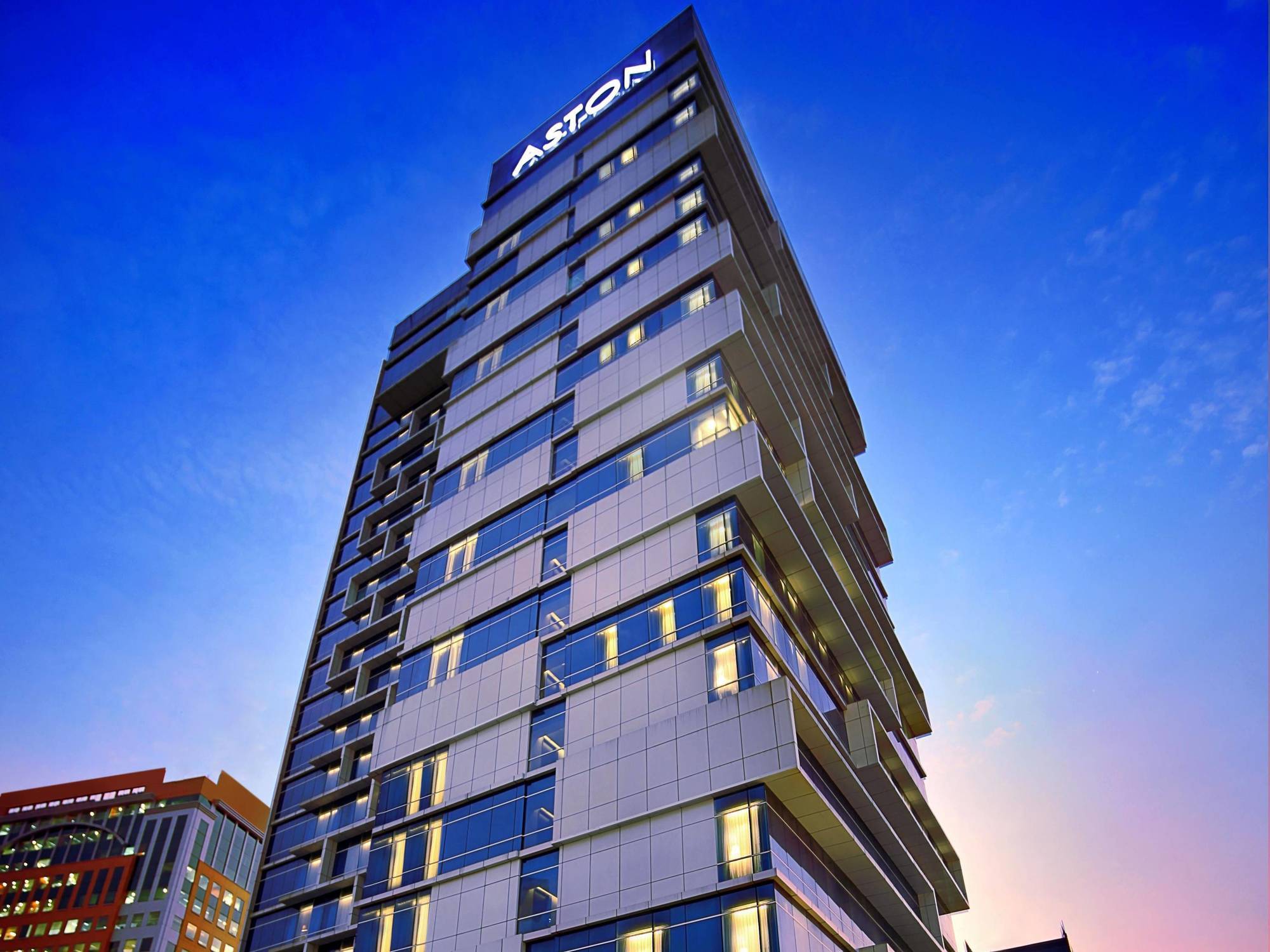 Aston Priority Simatupang Hotel And Conference Center Jakarta Exteriör bild