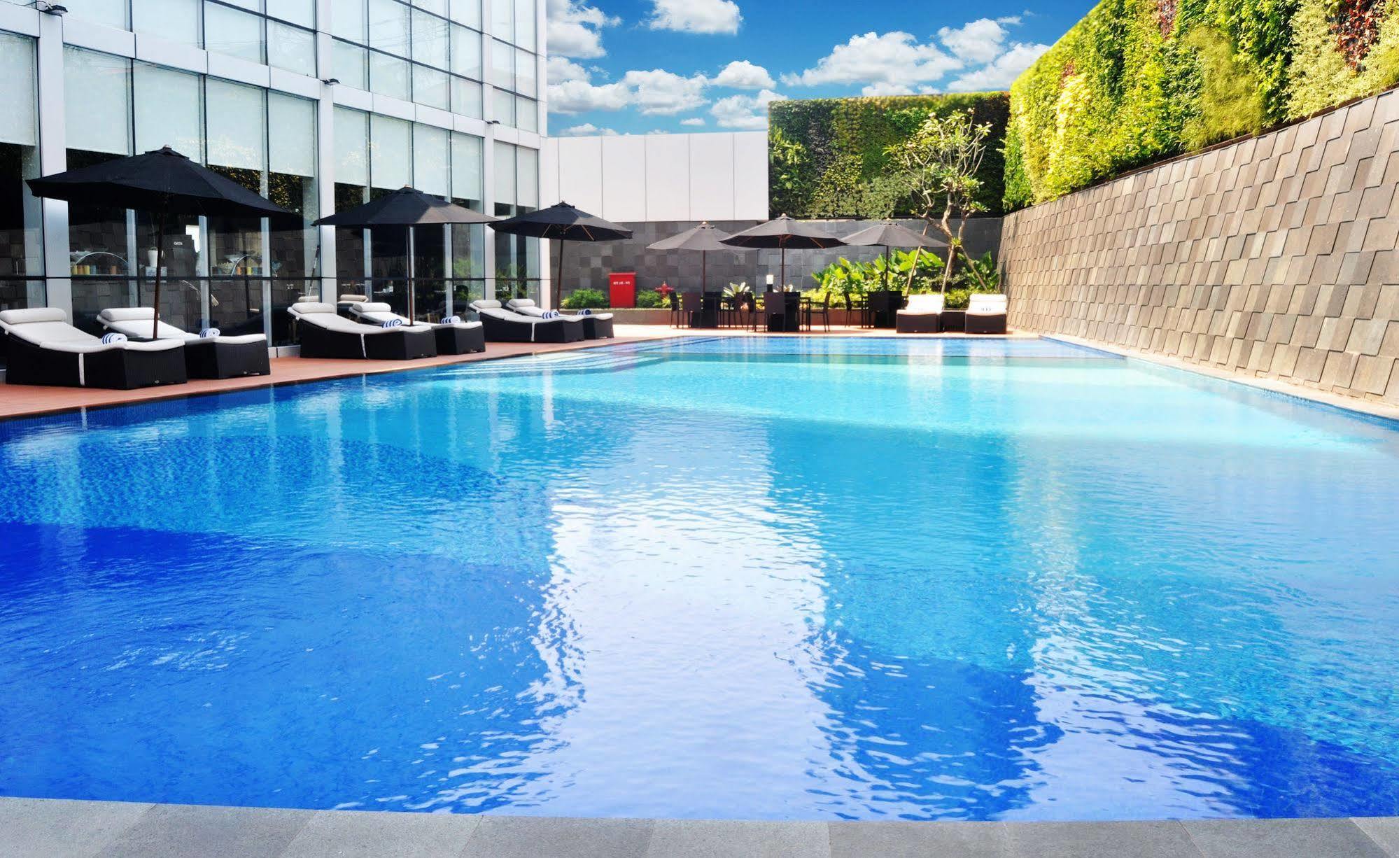 Aston Priority Simatupang Hotel And Conference Center Jakarta Exteriör bild