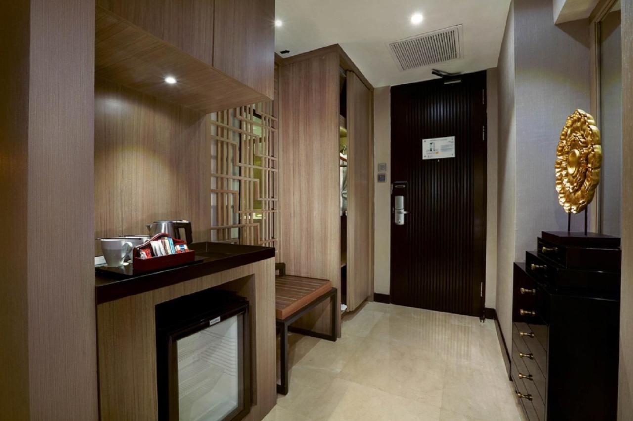 Aston Priority Simatupang Hotel And Conference Center Jakarta Exteriör bild