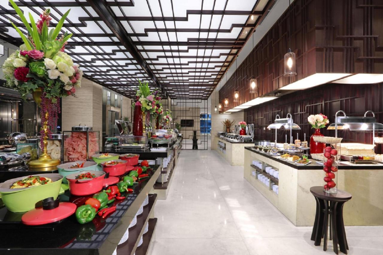 Aston Priority Simatupang Hotel And Conference Center Jakarta Exteriör bild